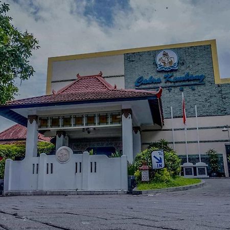 Cakra Kembang Hotel Kejayan Exterior photo