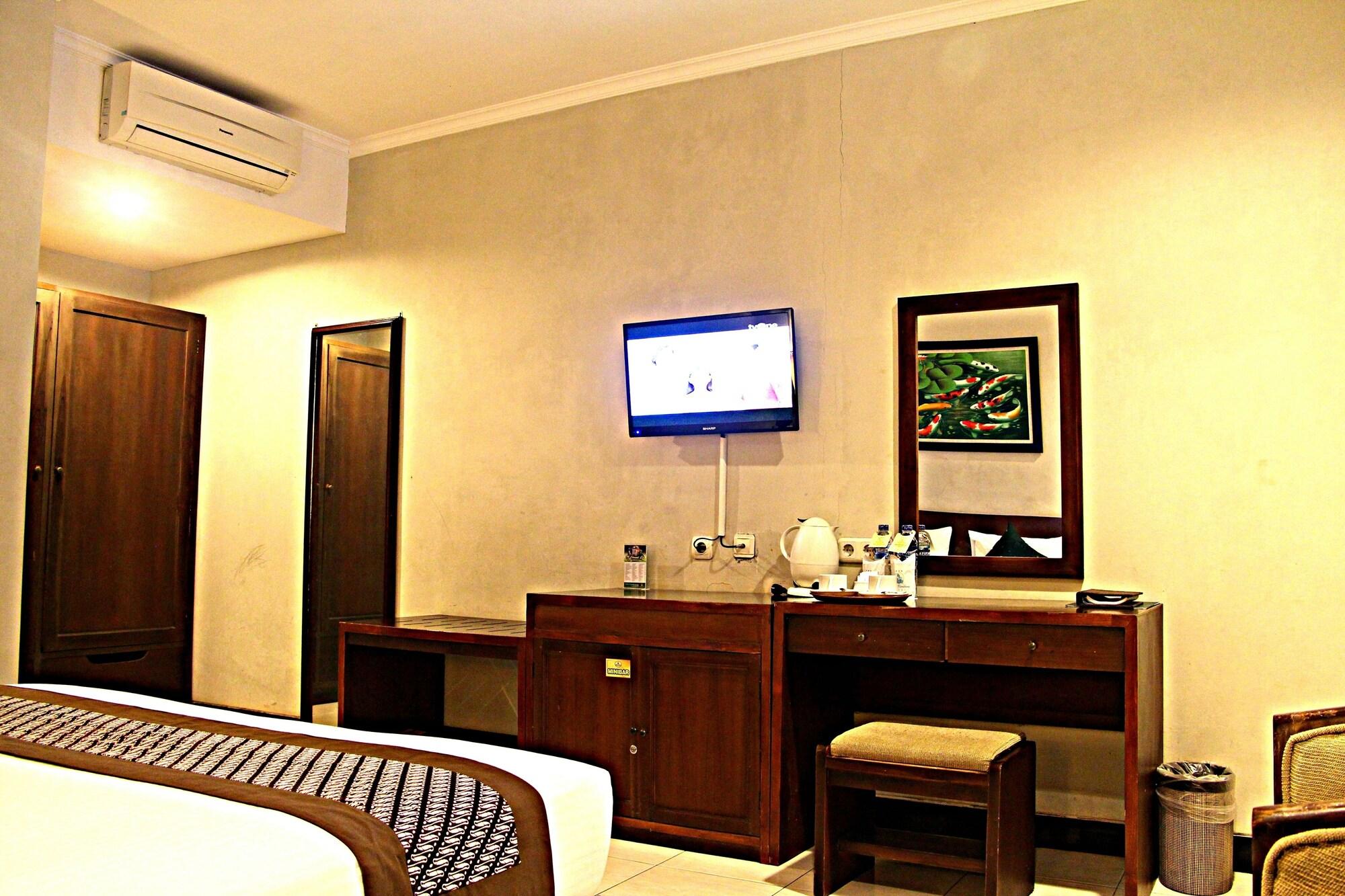Cakra Kembang Hotel Kejayan Exterior photo