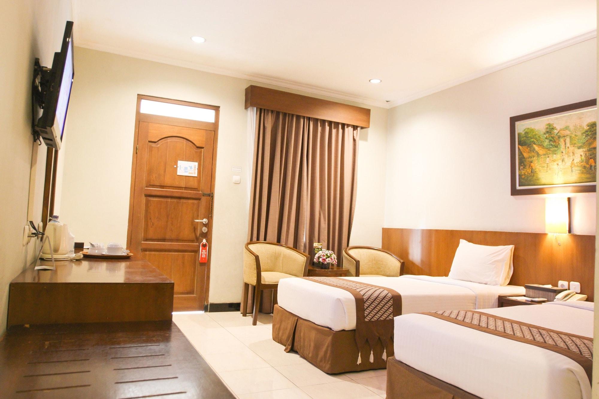 Cakra Kembang Hotel Kejayan Exterior photo