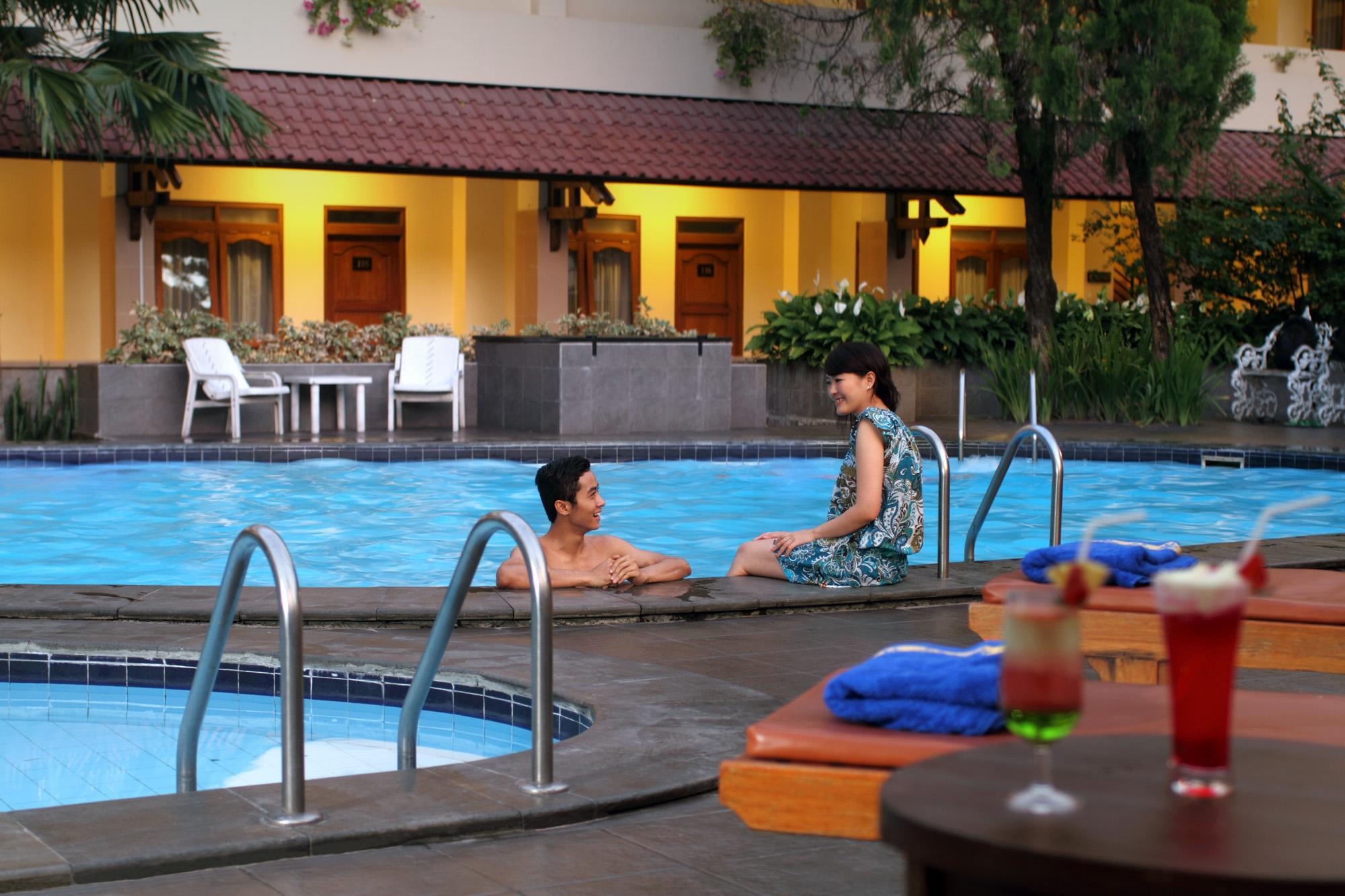 Cakra Kembang Hotel Kejayan Exterior photo