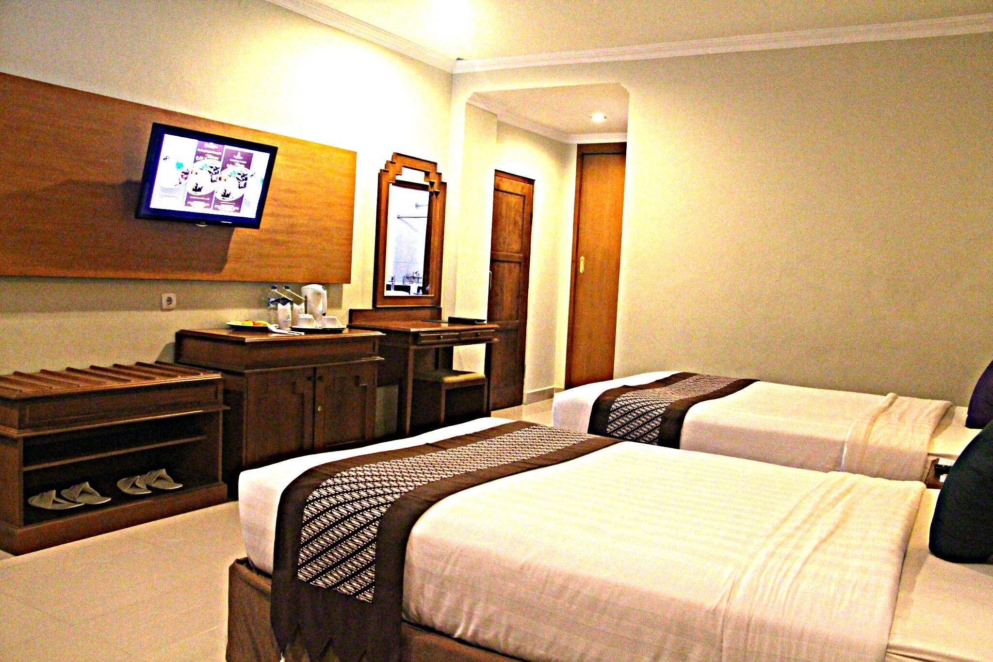 Cakra Kembang Hotel Kejayan Exterior photo