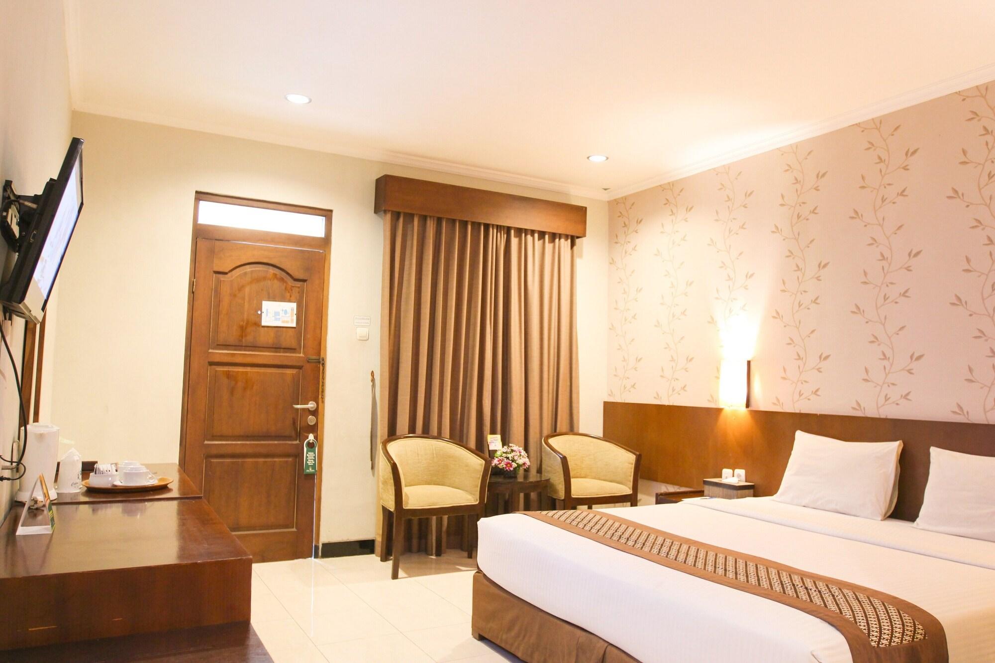 Cakra Kembang Hotel Kejayan Exterior photo