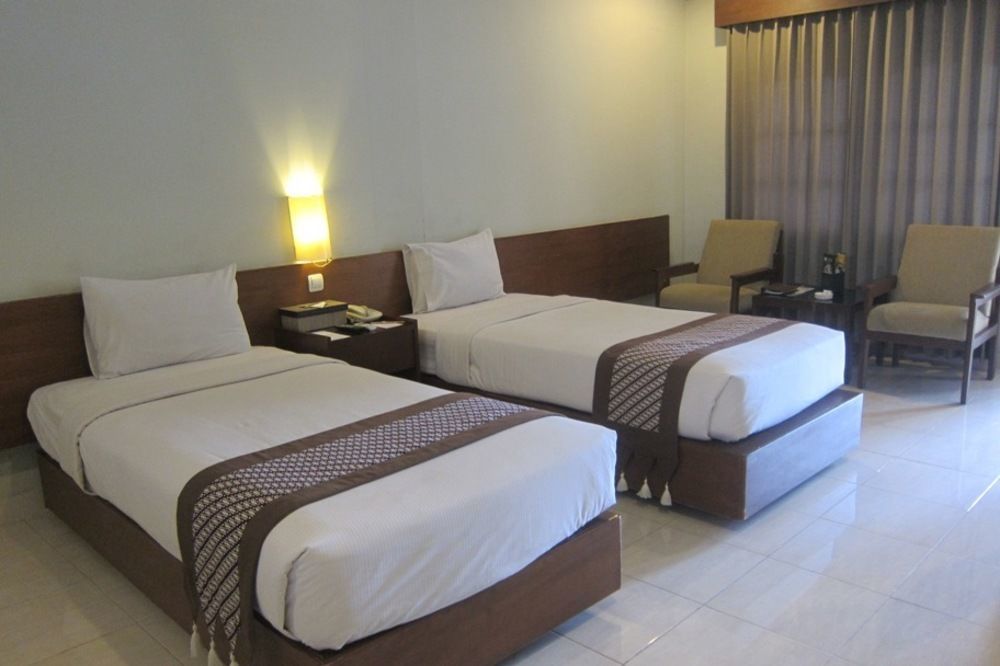 Cakra Kembang Hotel Kejayan Exterior photo