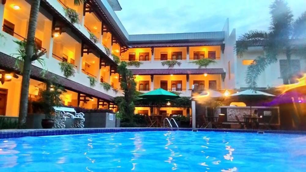 Cakra Kembang Hotel Kejayan Exterior photo
