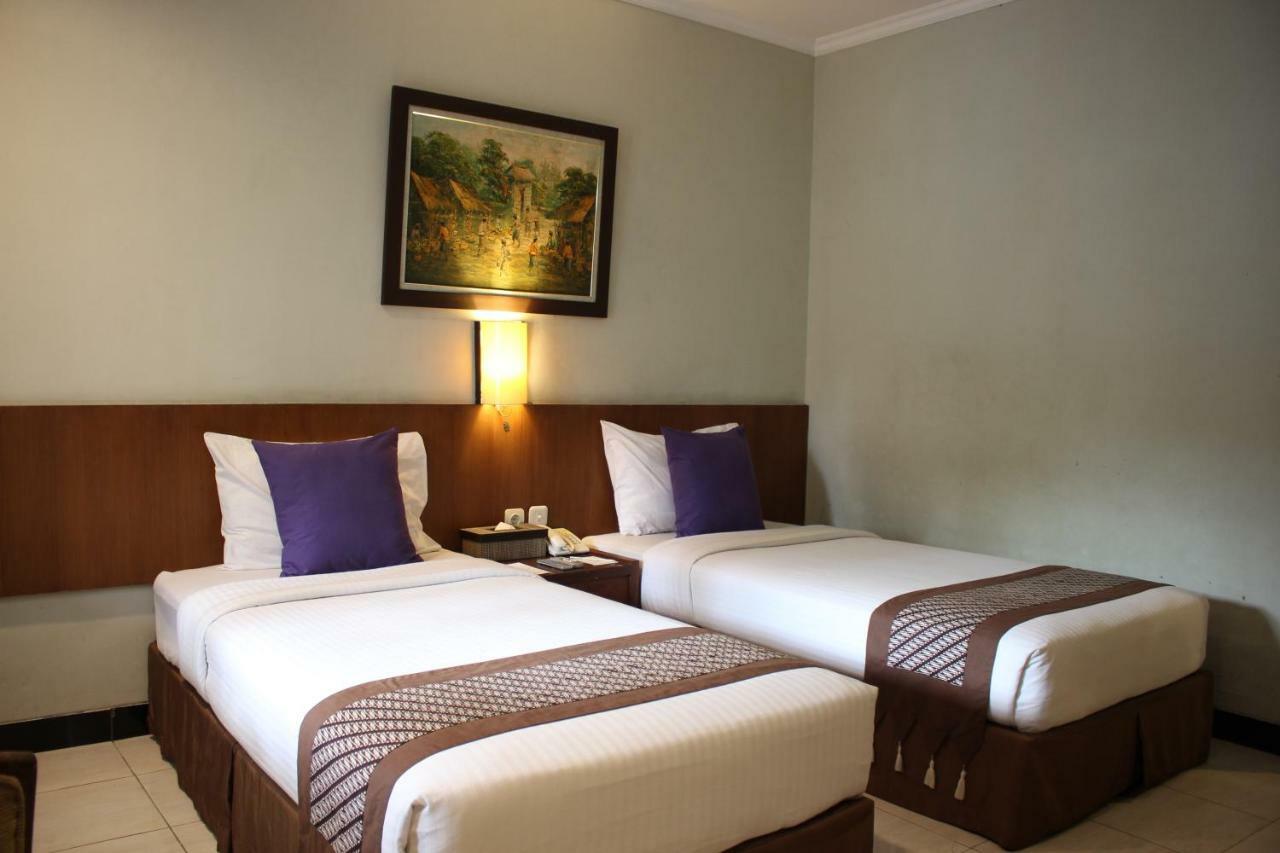 Cakra Kembang Hotel Kejayan Exterior photo